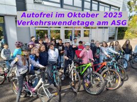 Sechstklässler trainieren sicheres Radfahren auf dem ASG Schulhof